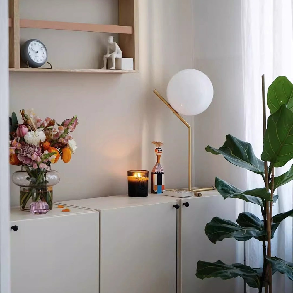 Dizajnová stolná lampa Alaris, sklo, kov